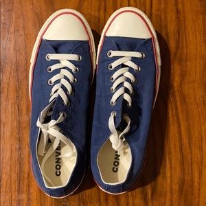 Navy blue low top converse